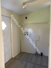 214 S Morgan Branch Rd in Candler, NC - Building Photo - Building Photo