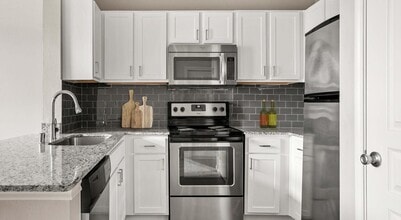 7927 Forest Ln, Unit 1007 in Dallas, TX - Foto de edificio - Building Photo