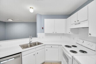 10403 Shadow Oaks Dr in Houston, TX - Building Photo - Building Photo