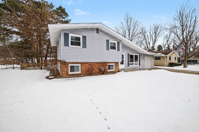 3317 Dawn Dr in Midland, MI - Building Photo - Building Photo