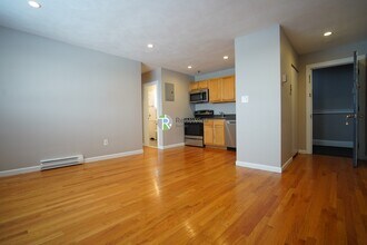 1200 Commonwealth Ave, Unit 40 in Boston, MA - Building Photo - Building Photo
