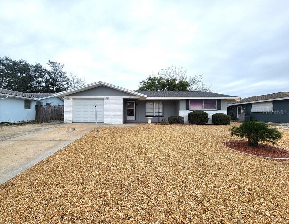 7815 Waxwood Dr in Port Richey, FL - Building Photo