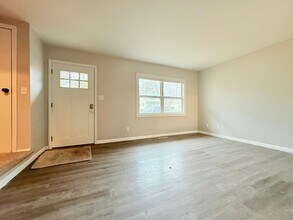 1703-1705 Pennoyer Ave in Grand Haven, MI - Foto de edificio - Building Photo