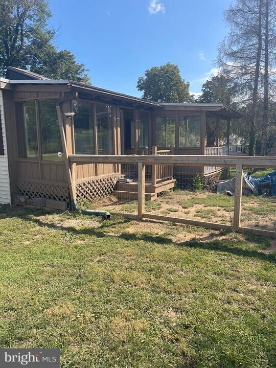 104 Linden Ln in Mercersburg, PA - Building Photo