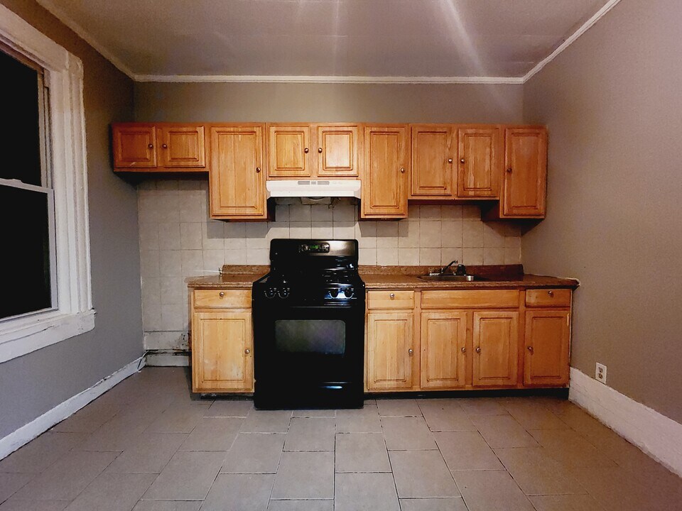 24 Fulton Ave, Unit 2 in Jersey City, NJ - Building Photo