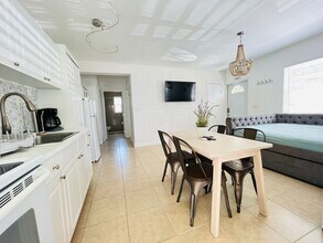 1639 Hayes Street, Unit Unit#1 in Hollywood, FL - Building Photo - Building Photo