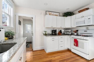 105 Poplar St in Watertown, MA - Building Photo - Building Photo