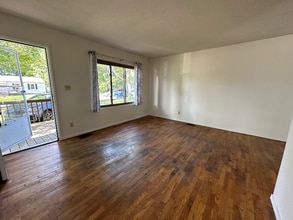 3003 Cabot Dr in Lansing, MI - Building Photo - Building Photo