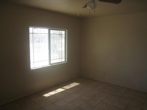 404 W Van Buren Ave in Las Vegas, NV - Building Photo - Interior Photo