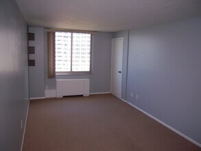 12900 Lake Ave, Unit 803 in Lakewood, OH - Building Photo - Building Photo