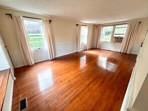 9573 Saratoga Dr in Pittsburgh, PA - Foto de edificio - Building Photo