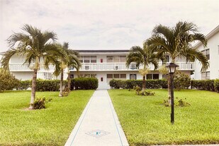 144 Farnham F in Deerfield Beach, FL - Building Photo