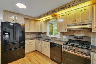 77 Hemlock Ridge in Berlin, CT - Building Photo - Building Photo