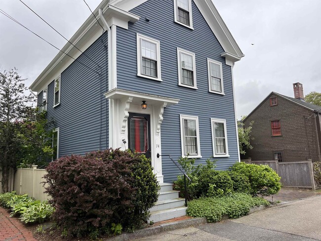 74 Gates St in Portsmouth, NH - Building Photo - Building Photo