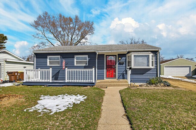 7407 Saturn St in Loves Park, IL - Foto de edificio - Building Photo