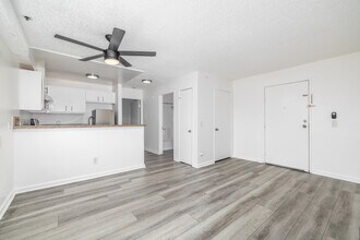 Electro Apartments - WSP 833 Berendo LLC in Los Angeles, CA - Building Photo - Interior Photo