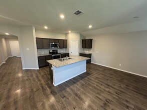929 Alton Dr in Aubrey, TX - Foto de edificio - Building Photo