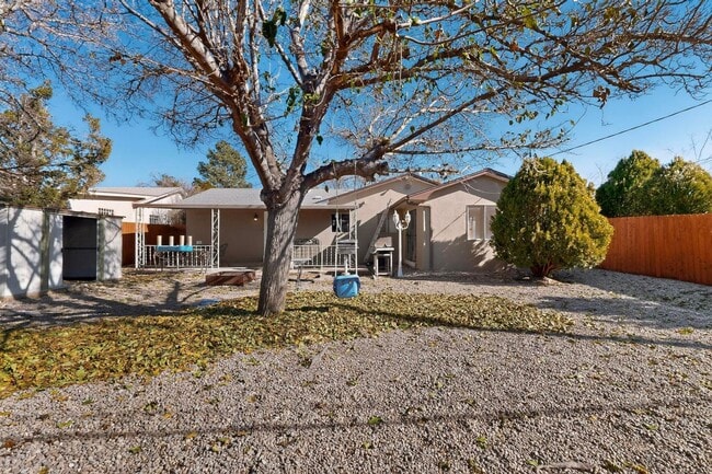1819 Luthy Dr NE in Albuquerque, NM - Building Photo - Building Photo