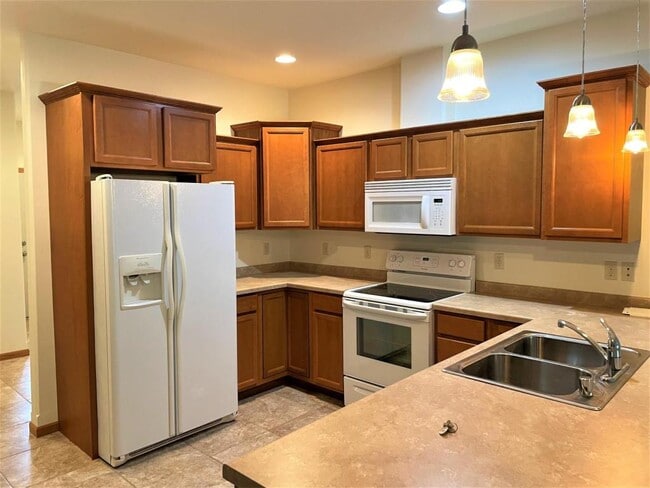623 S Cherry Ln in Holmen, WI - Building Photo - Building Photo