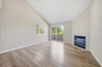 1019 Dornajo Way in Sacramento, CA - Building Photo - Building Photo