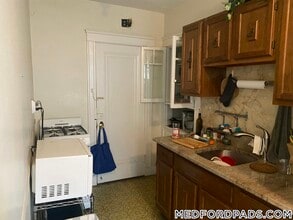 53 Fellsway W, Unit 17 in Medford, MA - Building Photo - Building Photo