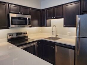 5995 W Hampden Ave in Denver, CO - Foto de edificio - Building Photo