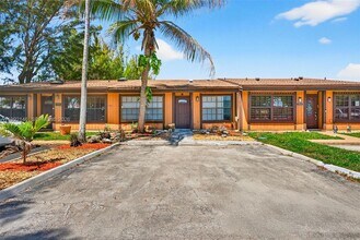10351 Juniper Ct in Pembroke Pines, FL - Building Photo - Building Photo