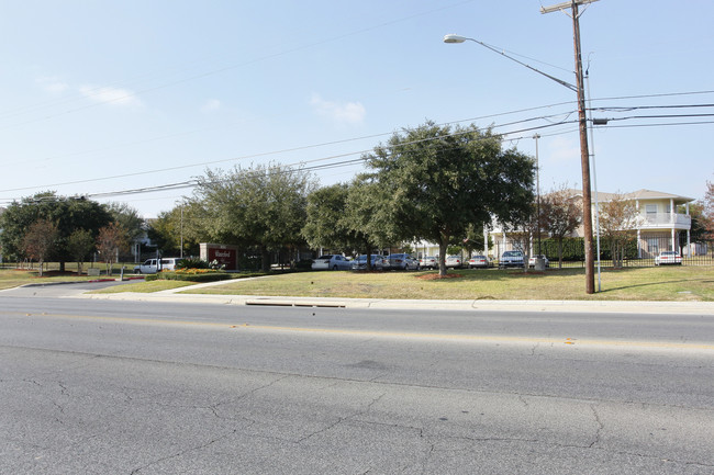 The Waterford at Huebner in San Antonio, TX - Building Photo - Building Photo