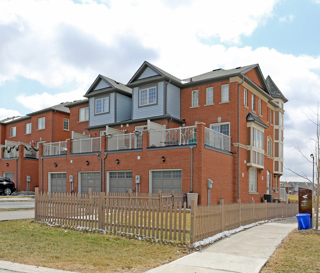 2586-2592 Bur Oak Ave in Markham, ON - Building Photo - Building Photo