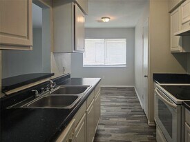 396 Duroux Rd in La Marque, TX - Building Photo