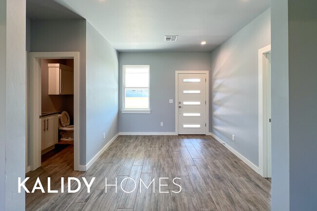 217 Olde Ml Rd in Jones, OK - Building Photo - Building Photo