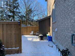 30 Westminster Cir in Barrie, ON - Building Photo - Building Photo