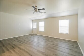 10831 NE 8th Terrace in Midwest City, OK - Building Photo - Building Photo
