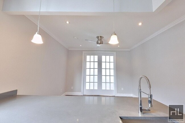 722 10th Ave in New York, NY - Building Photo - Building Photo