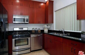 2027 Beloit Ave, Unit 4 in Los Angeles, CA - Building Photo - Building Photo