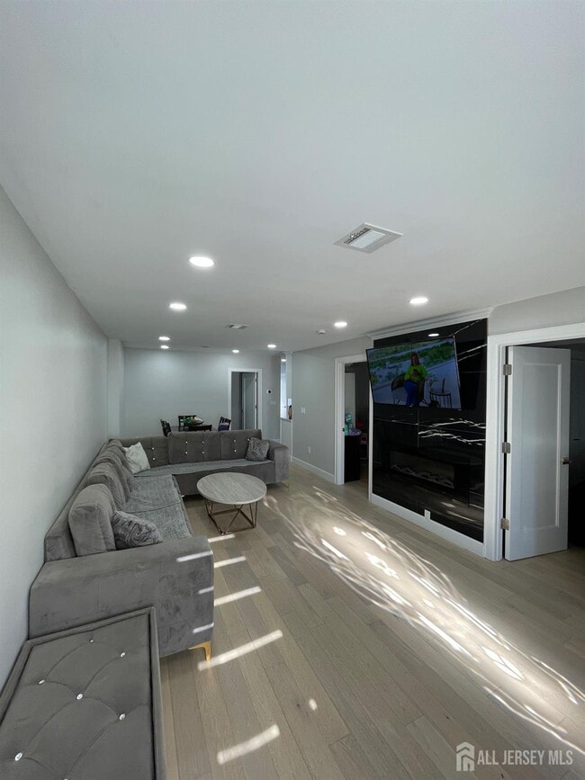 117 S Pine Ave in South Amboy, NJ - Building Photo - Building Photo