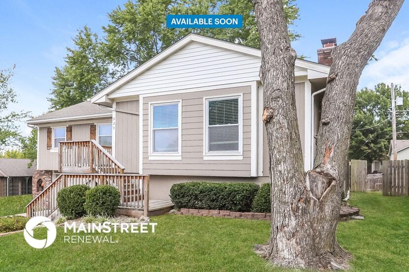 525 NW Manor Dr in Blue Springs, MO - Building Photo