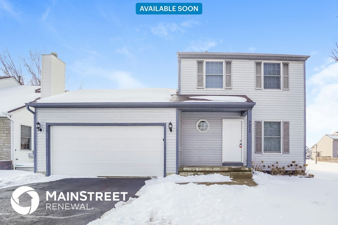 2027 Winding Hollow Dr in Grove City, OH - Building Photo