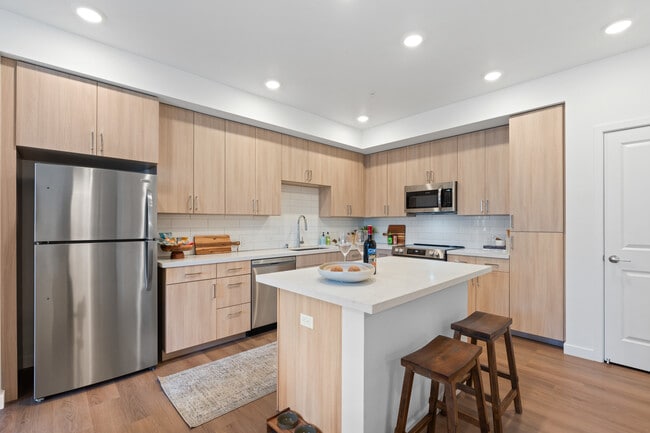 Verdell Pointe in Folsom, CA - Building Photo - Interior Photo