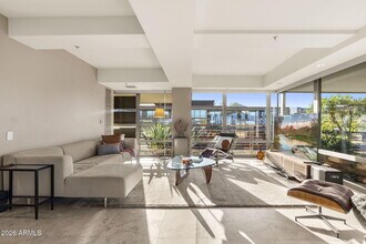 7167 E Rancho Vista Dr in Scottsdale, AZ - Building Photo - Building Photo