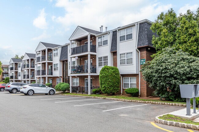 Oak Tree Village in Edison, NJ - Building Photo - Building Photo