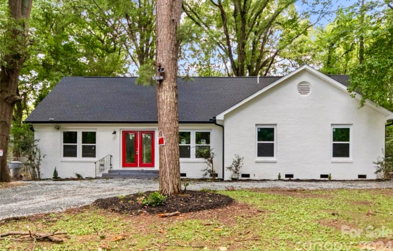 4718 Rolling Hill Dr in Charlotte, NC - Building Photo