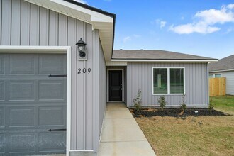 209 Clear Creek Dr in Decatur, AL - Building Photo - Building Photo