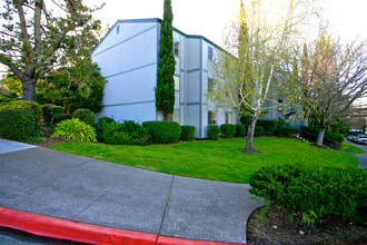 501 Alameda Del Prado in Novato, CA - Building Photo - Building Photo