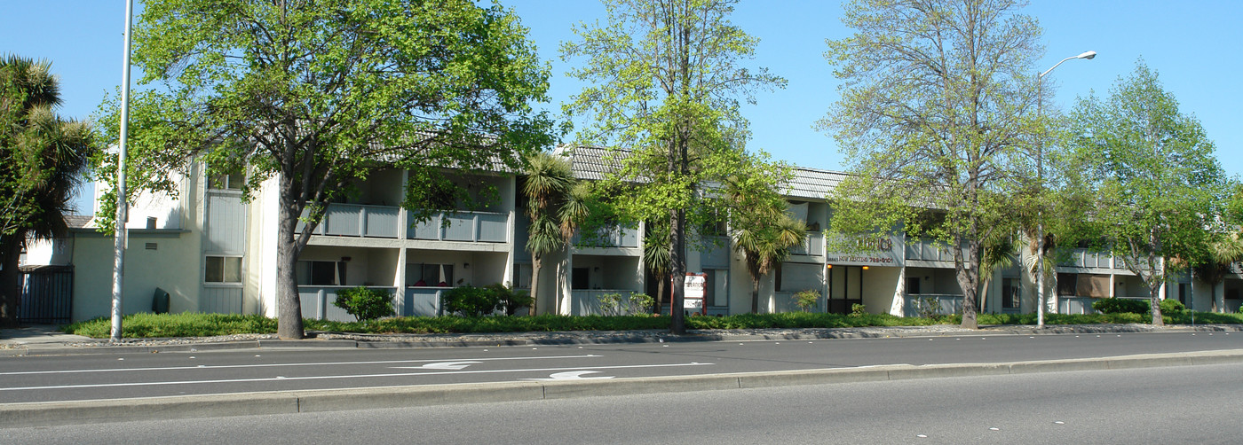 Casa Blanca in Fremont, CA - Building Photo