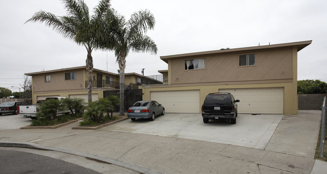 17272-17282 Ash St in Huntington Beach, CA - Foto de edificio - Building Photo