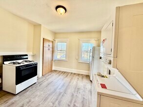 84 Pearl St in Stoughton, MA - Building Photo - Building Photo