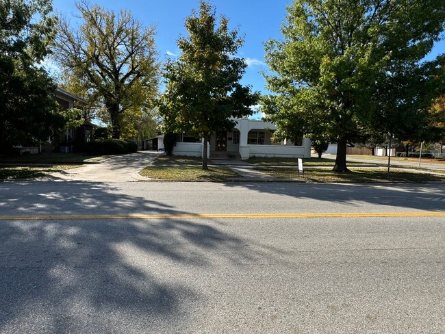 1523 W Broadway Ave in Enid, OK - Building Photo - Building Photo