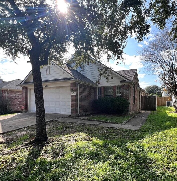 6715 Windy River Ln in Katy, TX - Building Photo