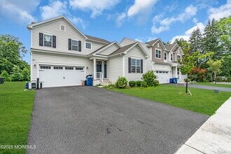 317 Tulip Ct in Marlboro, NJ - Building Photo - Building Photo